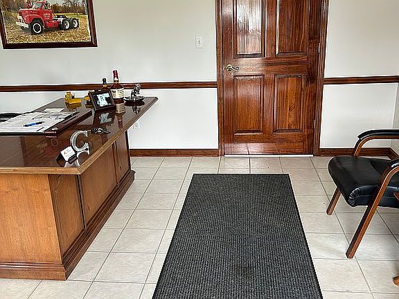 Very nice finished office 