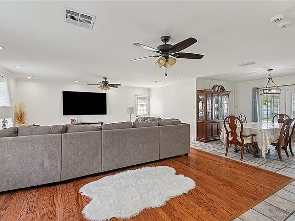4th image of 5565 Trinity Dr