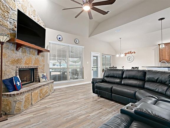 3rd image of 708 Fairmeadow Dr