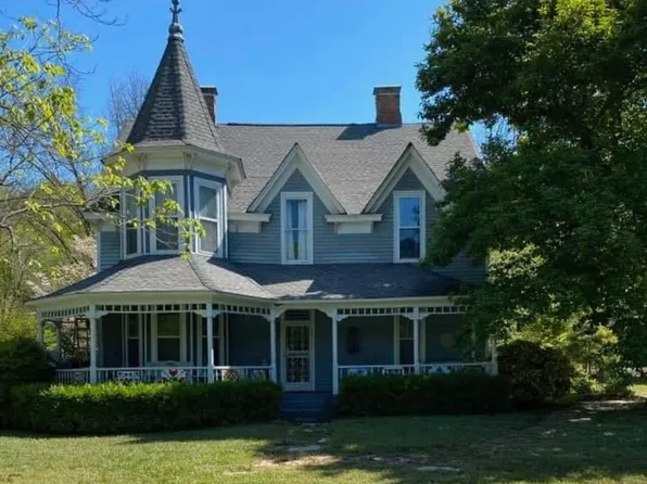 319 Gray St, Graysville, GA 30726