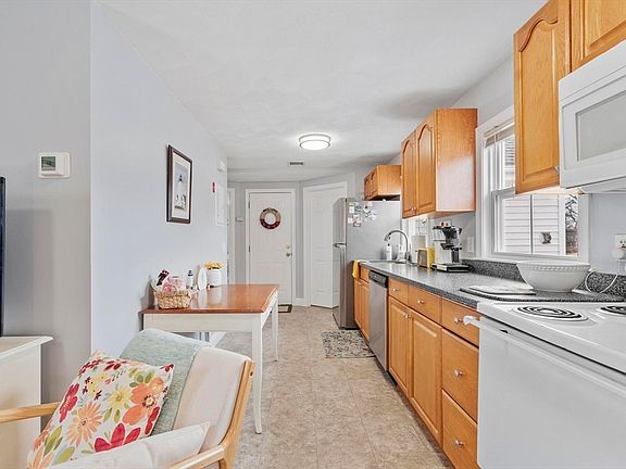 2nd image of 29 Kingsbury Ave