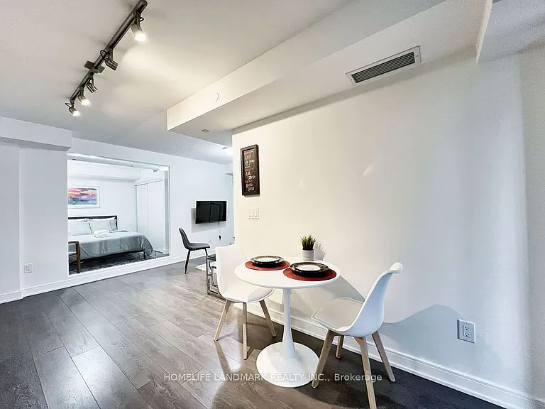 525 Adelaide St W #1620 — Photo 35