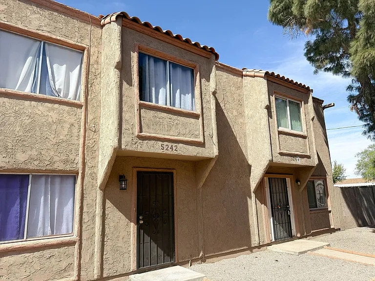 5244 W Lynwood St — Photo 3