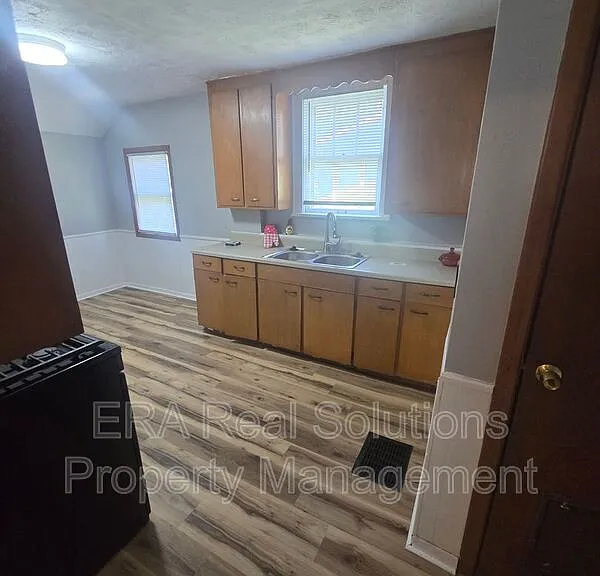 695 S Eureka Ave — Photo 6