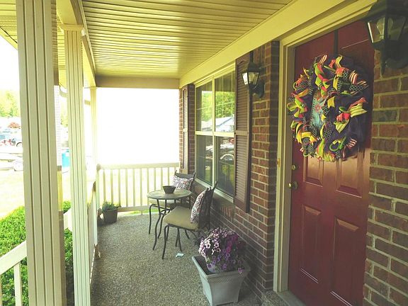 3rd image of 290 Shady Glen Cir
