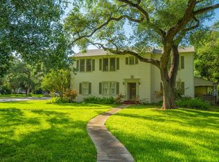 236 W Mesquite St, Uvalde, TX 78801