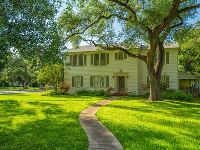 236 W Mesquite St, Uvalde, TX, 78801
