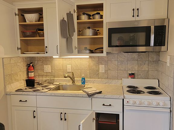 2nd image of 428 17th St SE APT 3