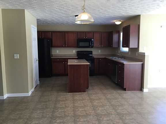 4th image of 404 Bluebell Ct
