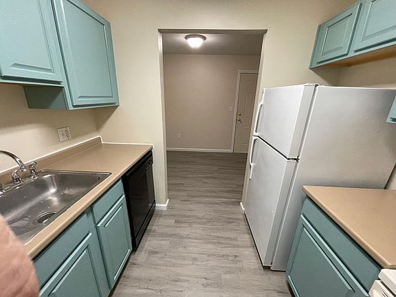 3rd image of 59 Glade St