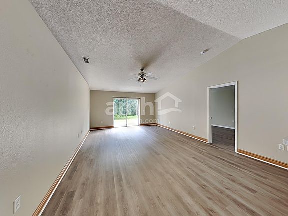 5th image of 25012 Hyde Park Blvd