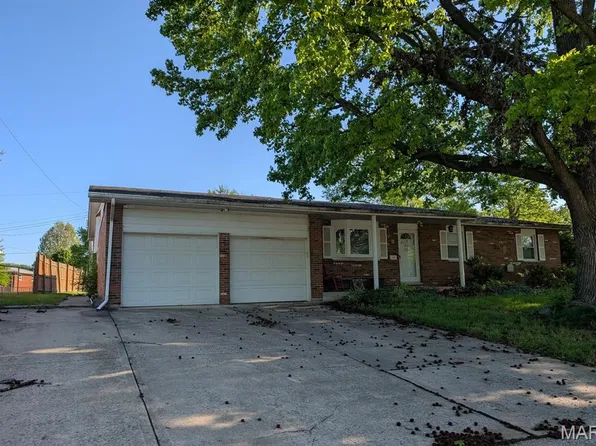 328 Venus Dr, Godfrey, IL 62035
