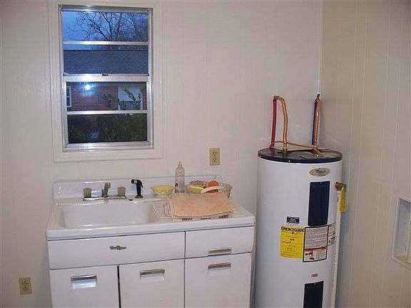 4th image of 119 Hutchinson St