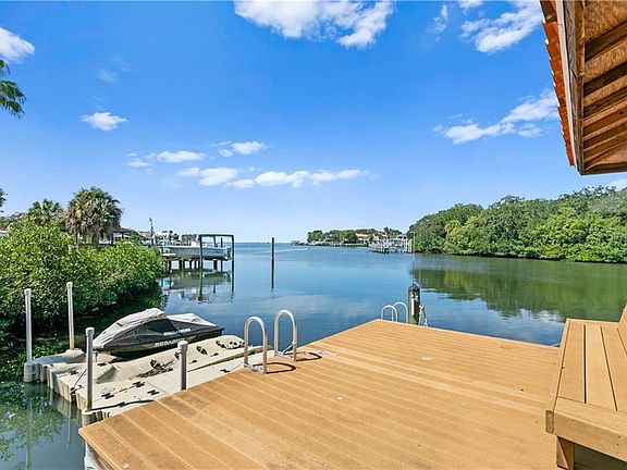 2nd image of 823 S Bayside Dr