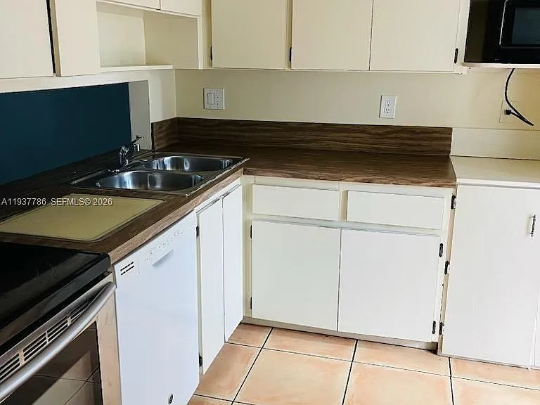 842 Banks Rd — Photo 2