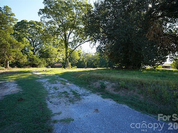 3rd image of 2233 Rodman Rd
