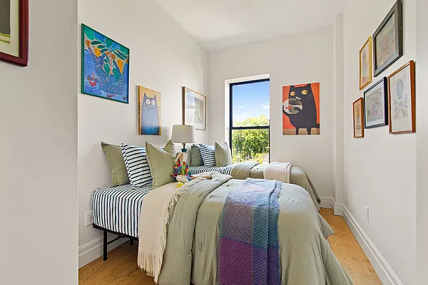 Bedroom, photo 1