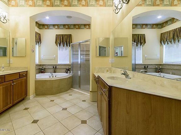 5th image of 204 Flores Way
