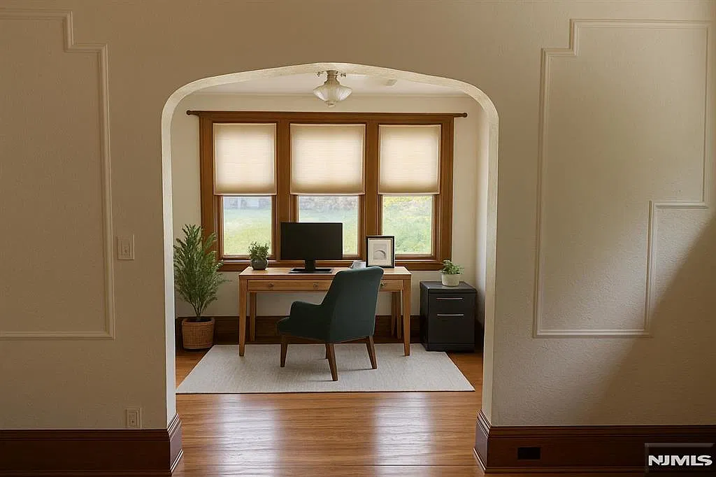 3 bed, 1.5 bath, 1643 sqft, $4,200 — Photo 3