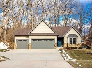 6830 Crow Creek Rd, Bettendorf, IA 52722