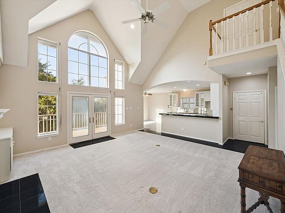 3rd image of 422 Bay Colony Dr