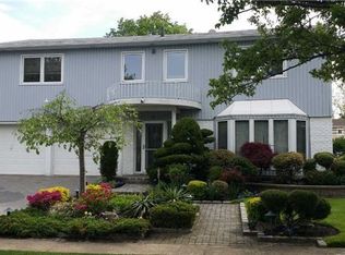 9 Green St, Valley Stream, NY 11580