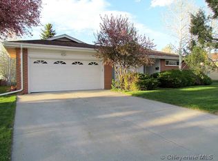 700 Manor Ln, Cheyenne, WY 82009