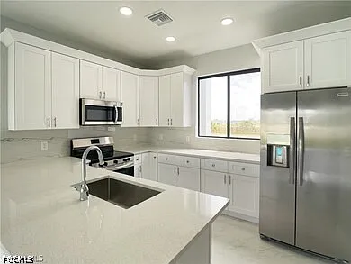 3 bed, 2.0 bath, 1656 sqft, $2,000 — Photo 4