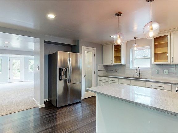 3rd image of 3755 Roselawn Ave