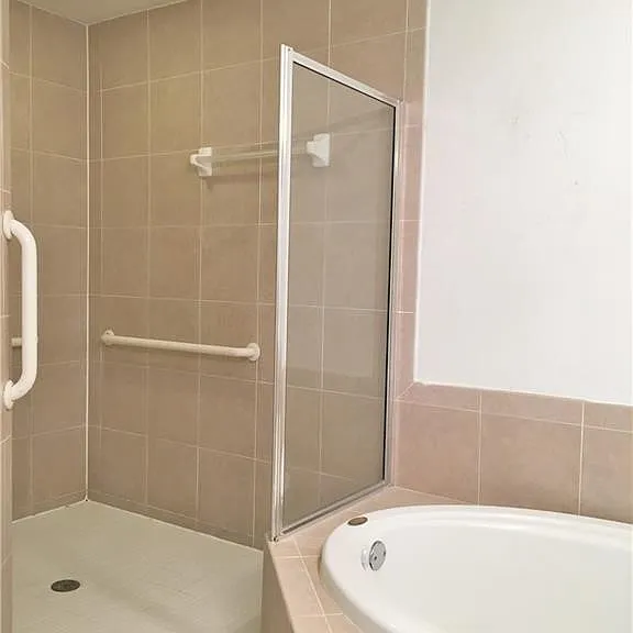 2221 SW 8th Pl — Photo 16