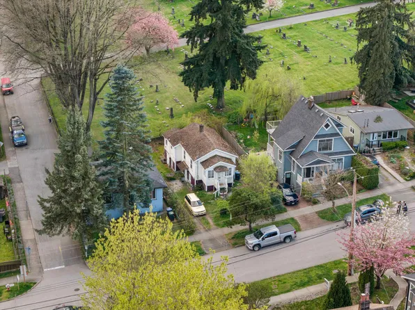 340 Alberta St, New Westminster, BC V3L 3J5