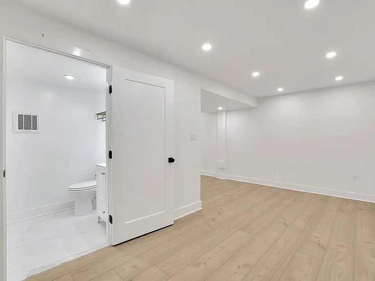 644B S Illinois St — Photo 12