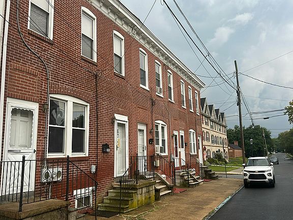 3rd image of 205 W 9th St