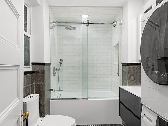 5th image of 118 Willoughby Ave #1