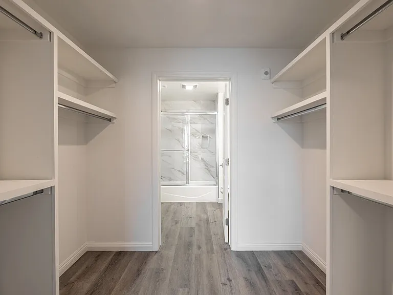 10132 Commerce Ave #202 — Photo 9
