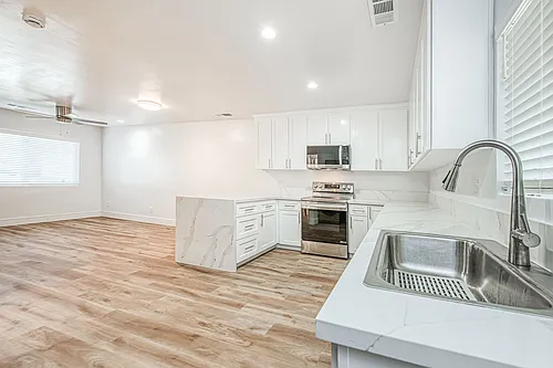 2529 Lee St Photo 1