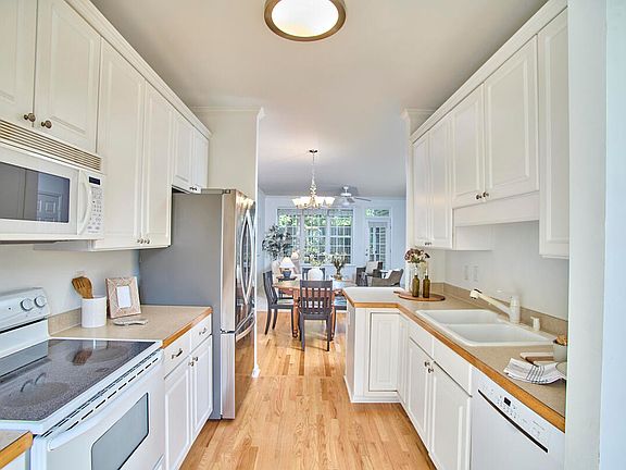 3rd image of 58 Scottish Ln