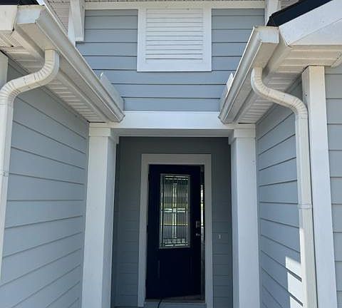 3rd image of 70366 Winding River Dr