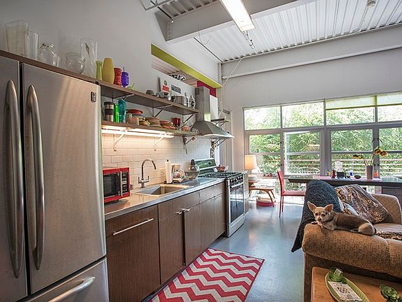 5th image of 1010 Sycamore Ave Unit 201