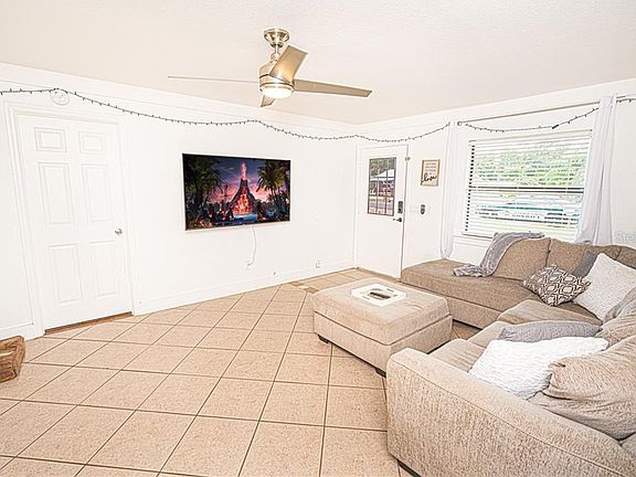 4th image of 4780 Lake Shore Dr