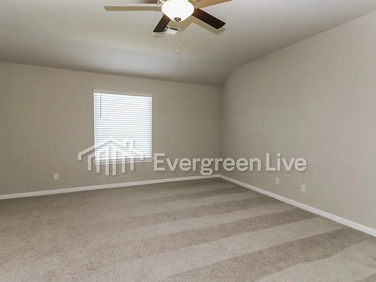 920 NW 3rd St — Photo 13