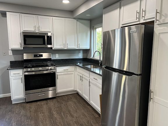 2nd image of 23140 Parklawn St