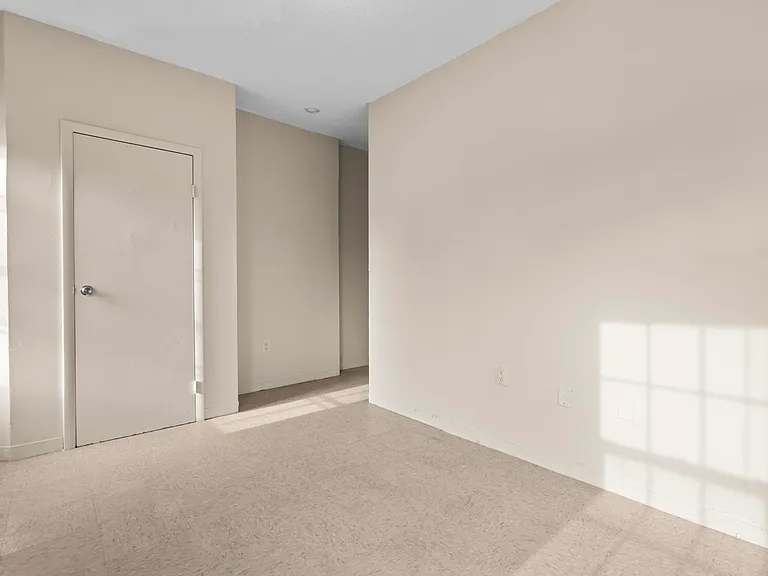 26-28 Lawrence St — Photo 11