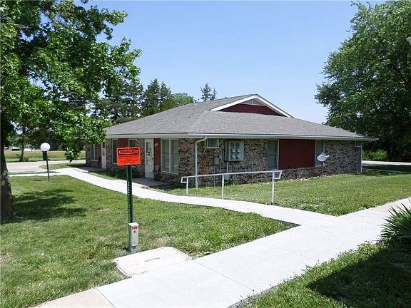 2nd image of 209 9th St