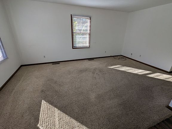 4th image of 413 S Harkless Dr #1