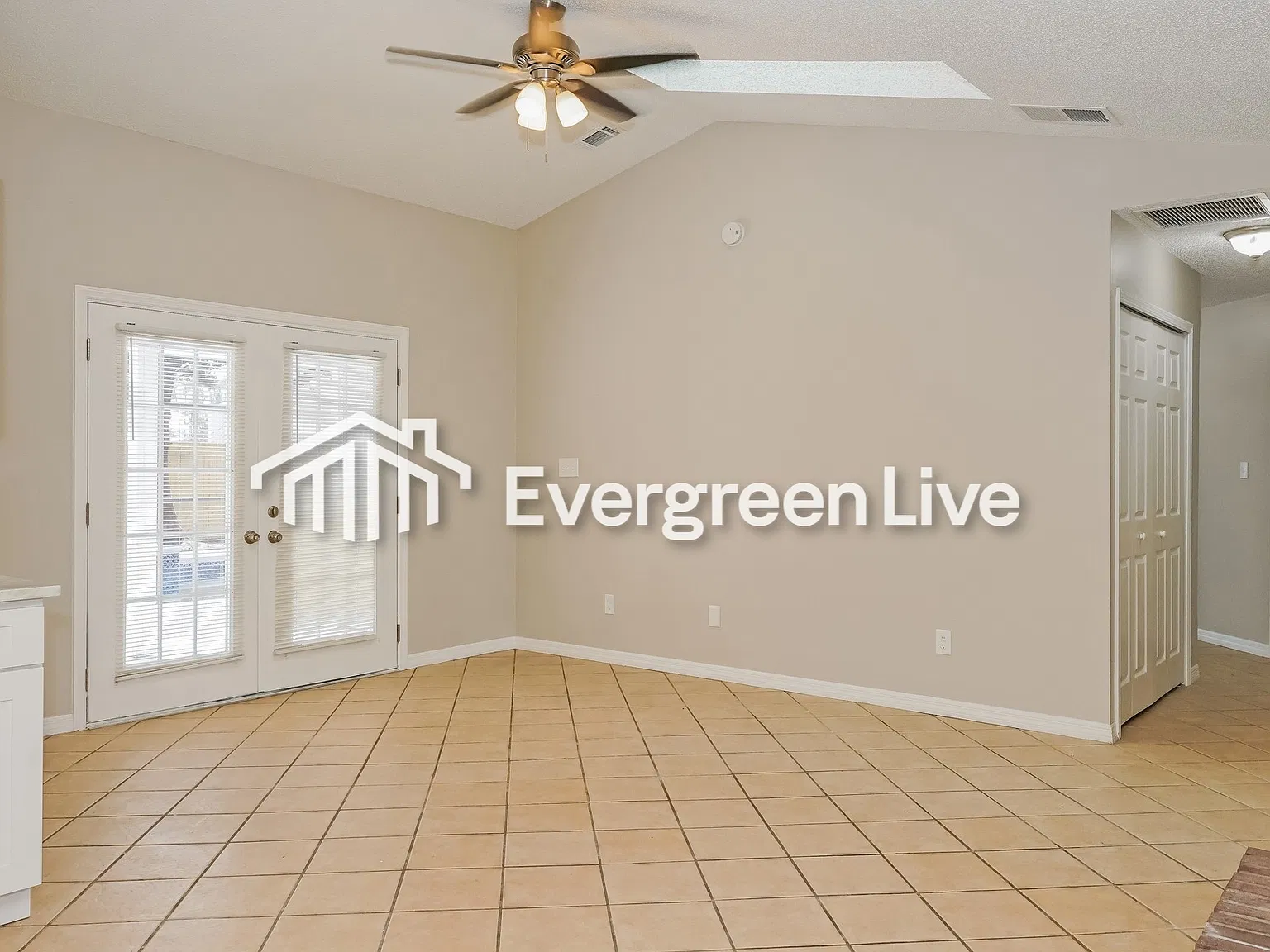 3 bed, 2.0 bath, 1923 sqft, $1,895 — Photo 2