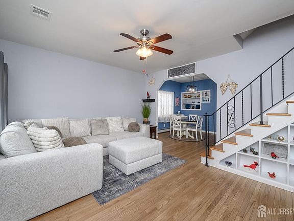 4th image of 23 Hearthstone Ave
