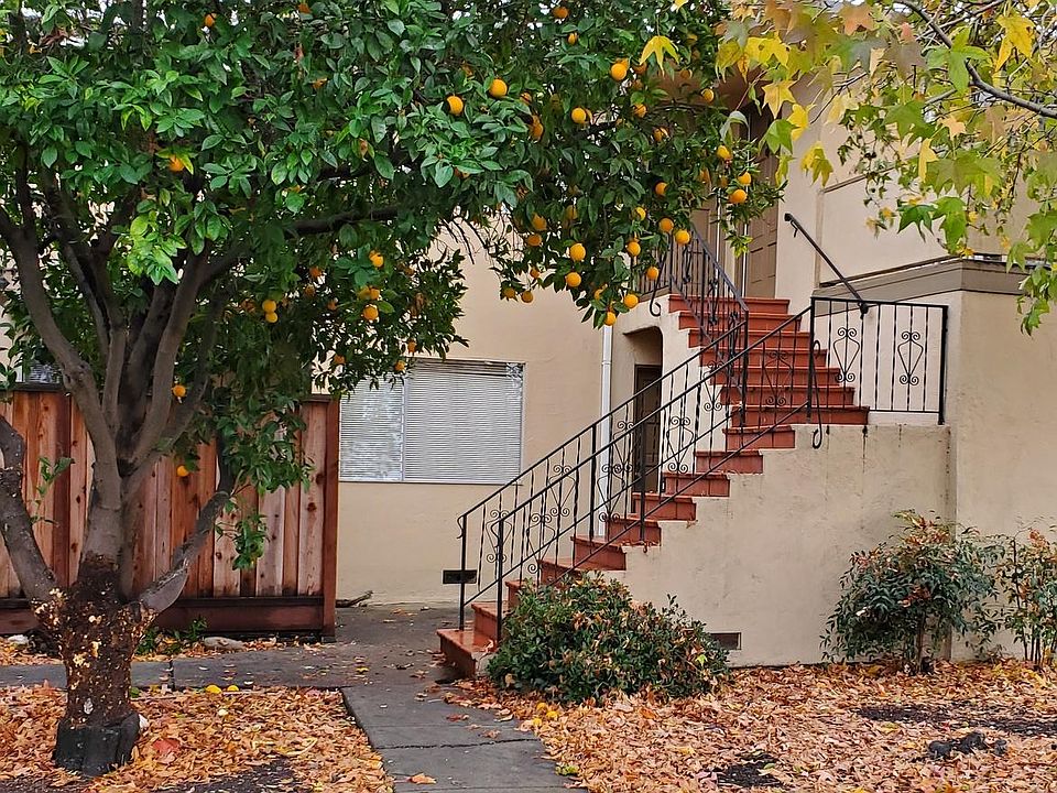 Entrance to lower unit