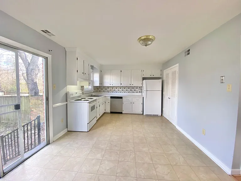 2105 Lauderdale Dr — Photo 5