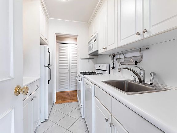 4th image of 440 E 79th St APT 2D